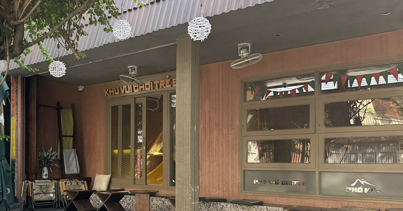 Hanoi cafés reinvent sidewalk culture after outdoor seating crackdown