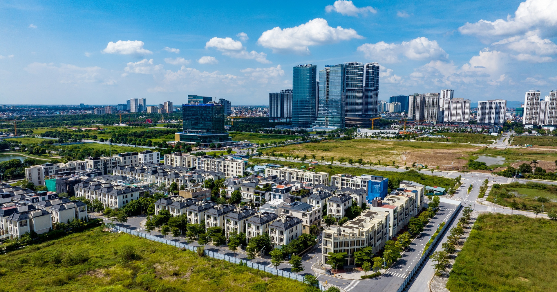 Hanoi may gift villas, apartments to high-skilled workers under new proposal