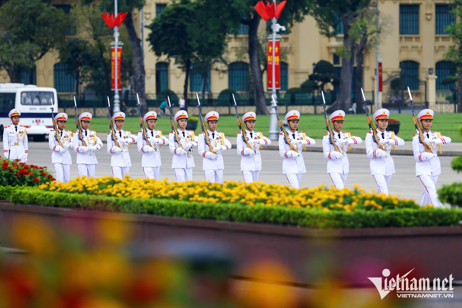 ho chi minh mausoleum.jpg