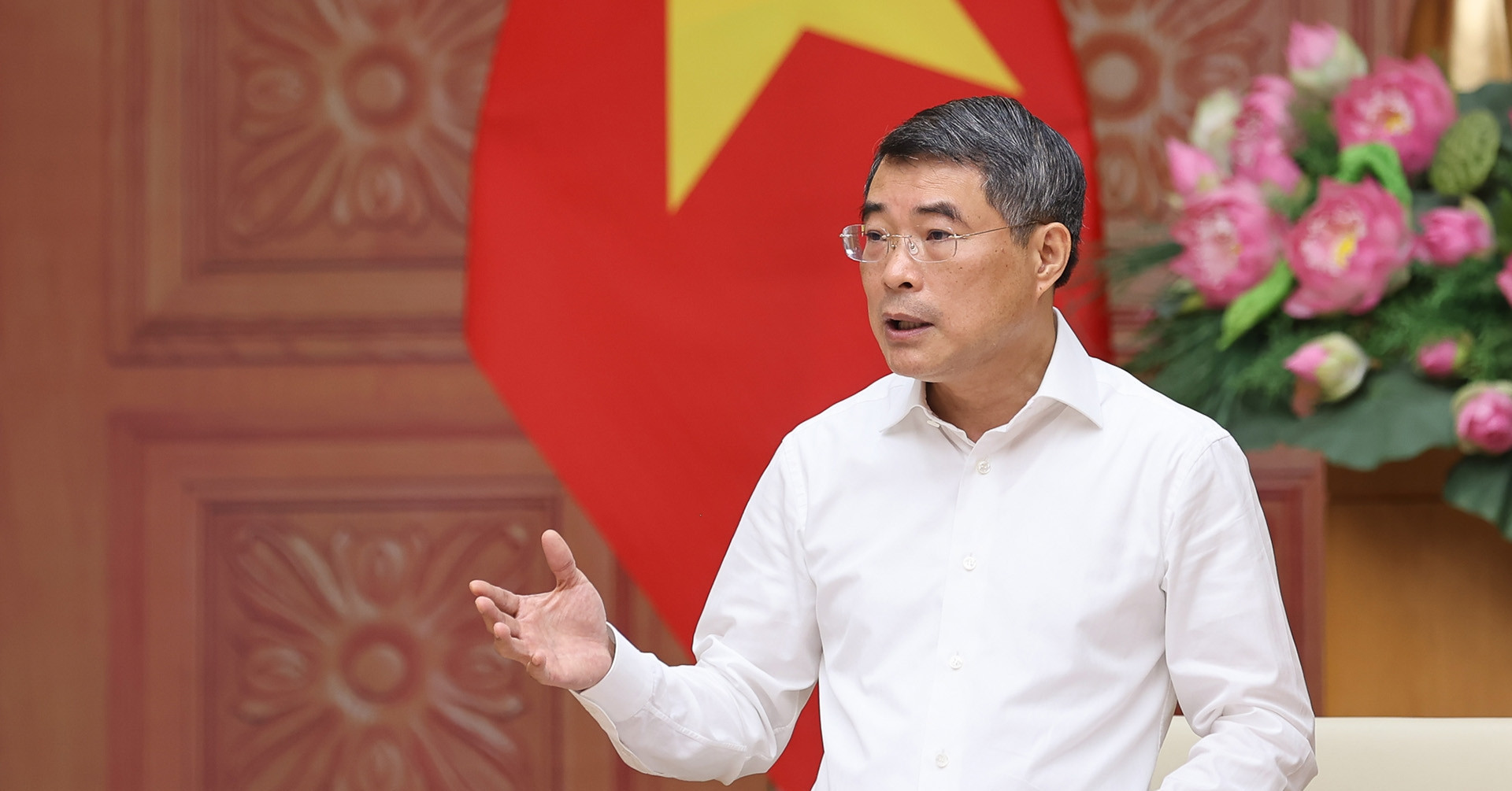 Vietnam PM orders crackdown on unnecessary administrative procedures