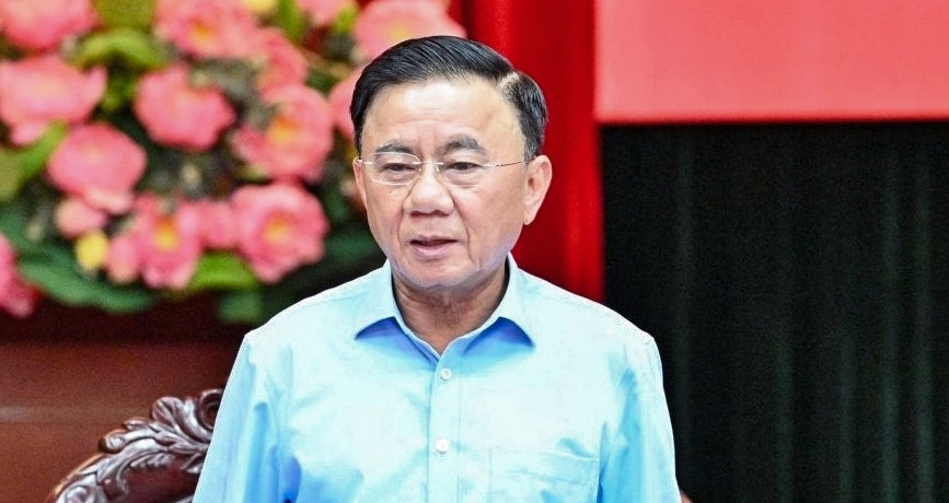 Politburo orders strict punishment for leaders covering up corruption
