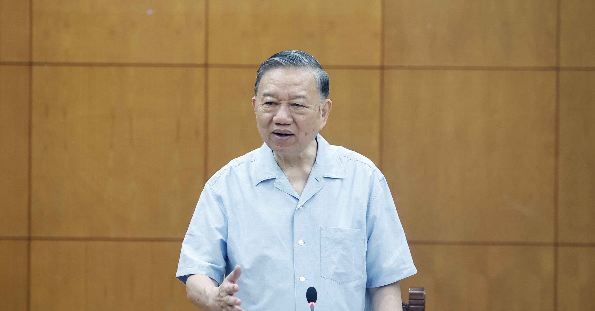 VN's top leader pushes new growth model focused on innovation and productivity