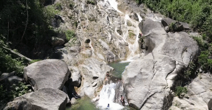 Hidden Ma Hao waterfall draws crowds seeking relief from the heat
