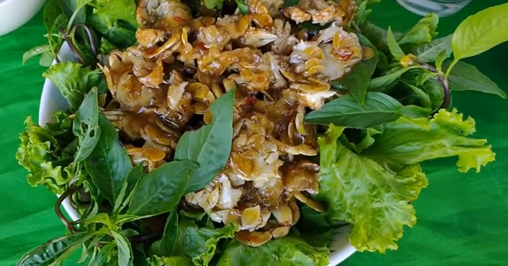 Strange-sounding Quang Ngai delicacies attract curious travelers