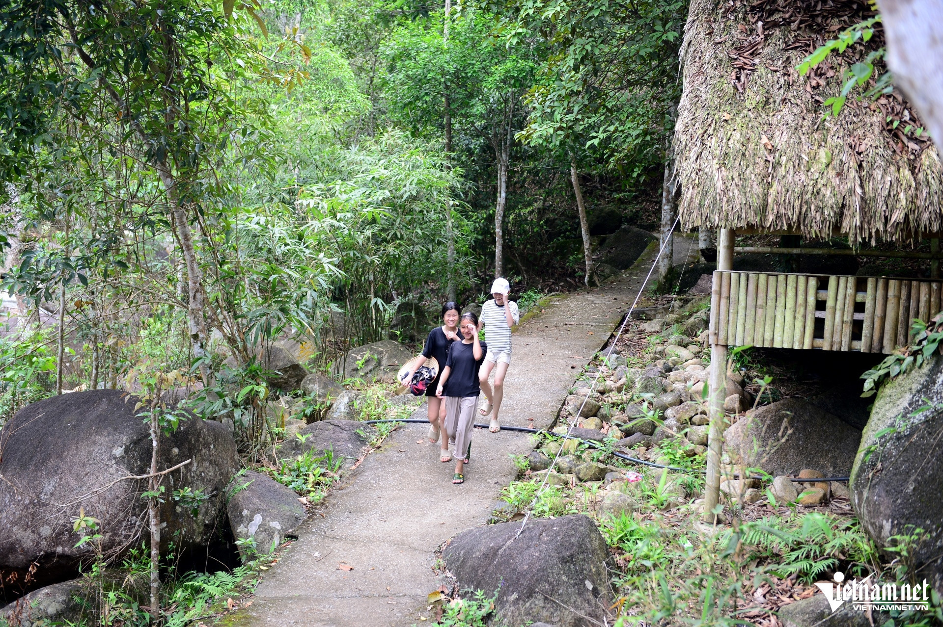 vietnam waterfall3.jpg