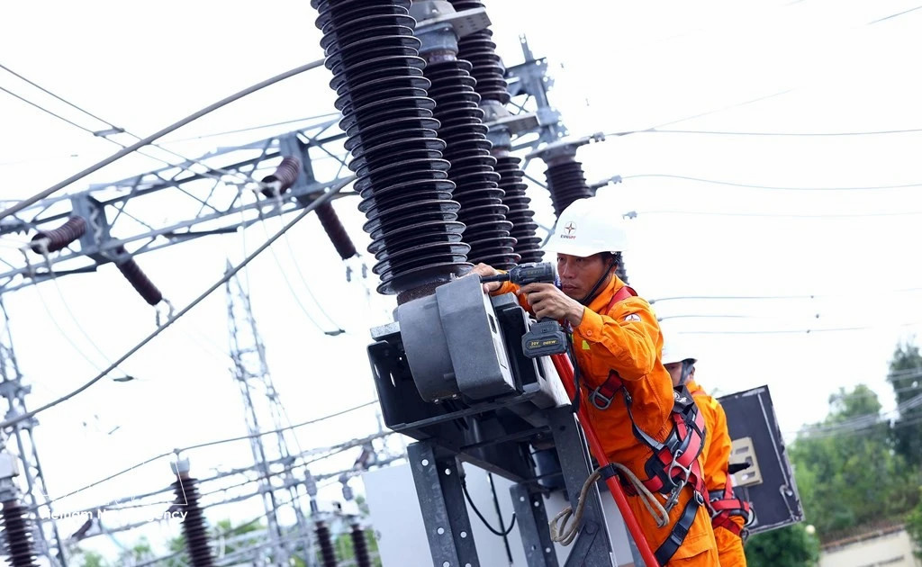 EVN orders stable power supply as heat intensifies