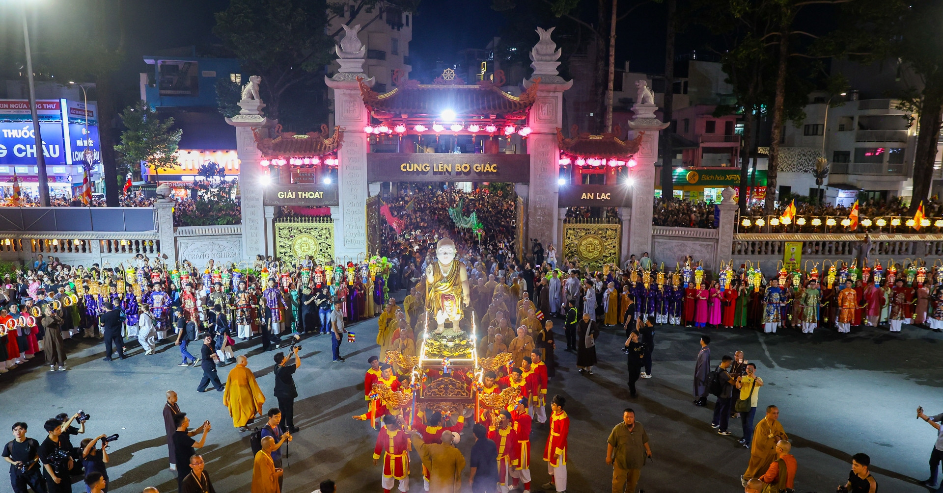 Ho Chi Minh City begins Vesak celebrations with grand procession