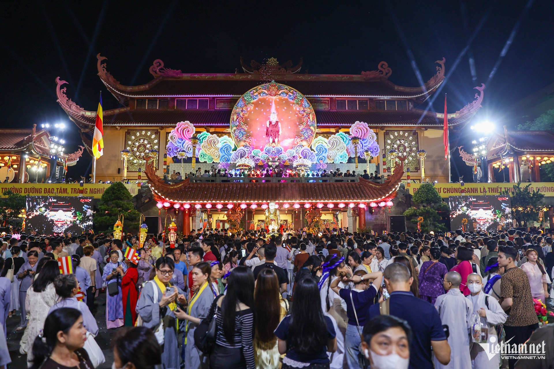 vesak12.jpg