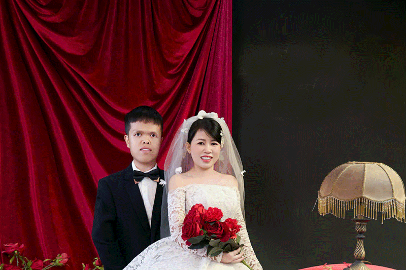 1.3m-tall man traveled 400km to marry Nghe An bride after 8-year romance