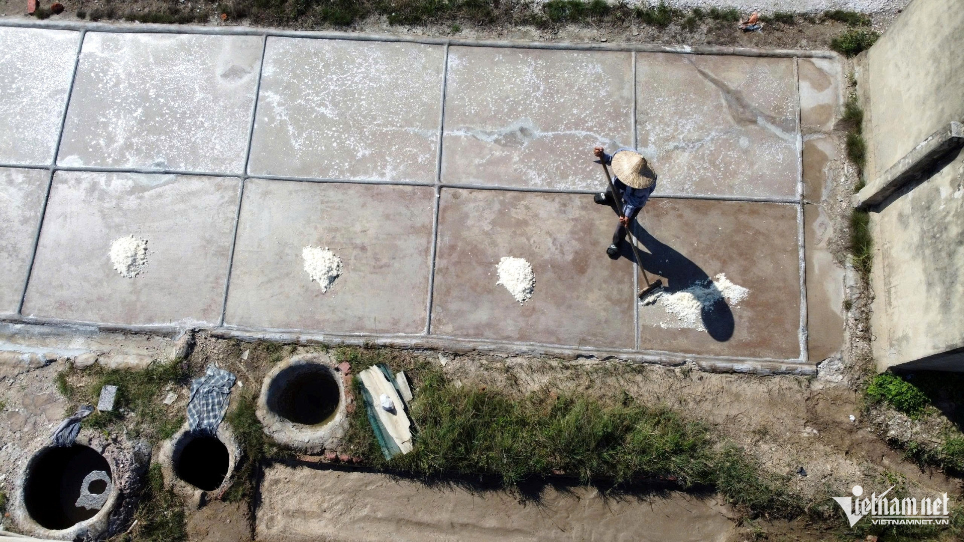 salt workers2.jpg