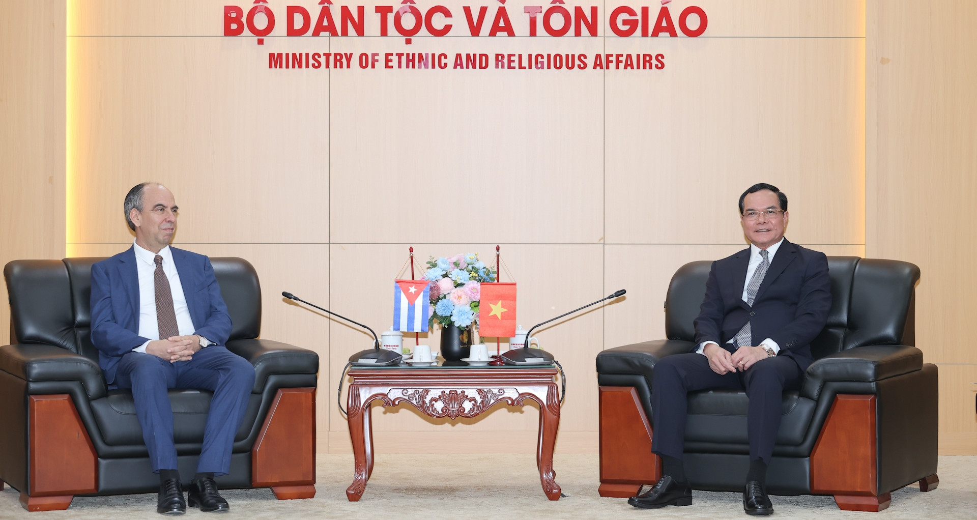 Vietnam and Cuba deepen cooperation on ethnic and religious affairs