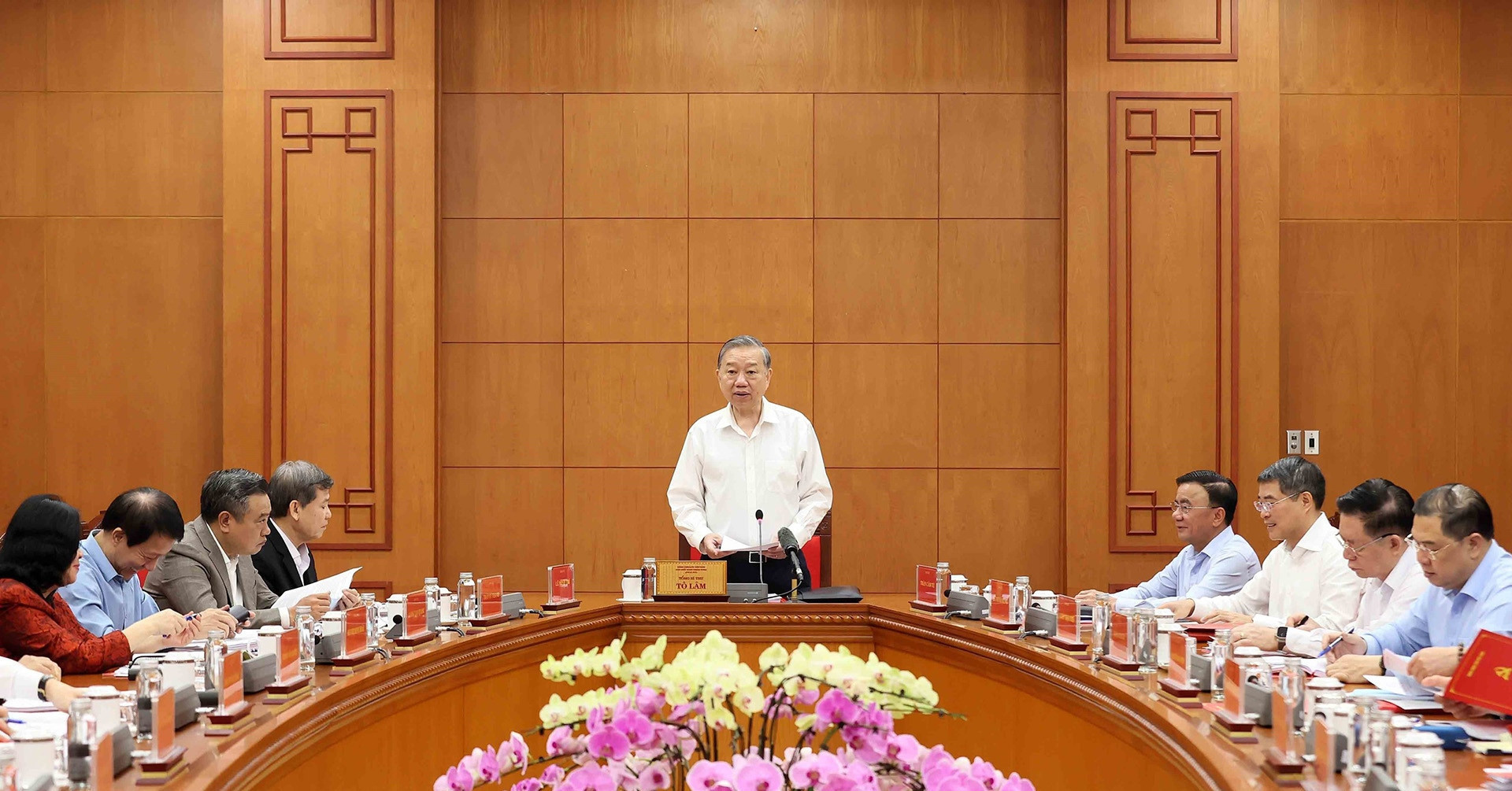 Vietnam announces 19-member anti-corruption steering committee