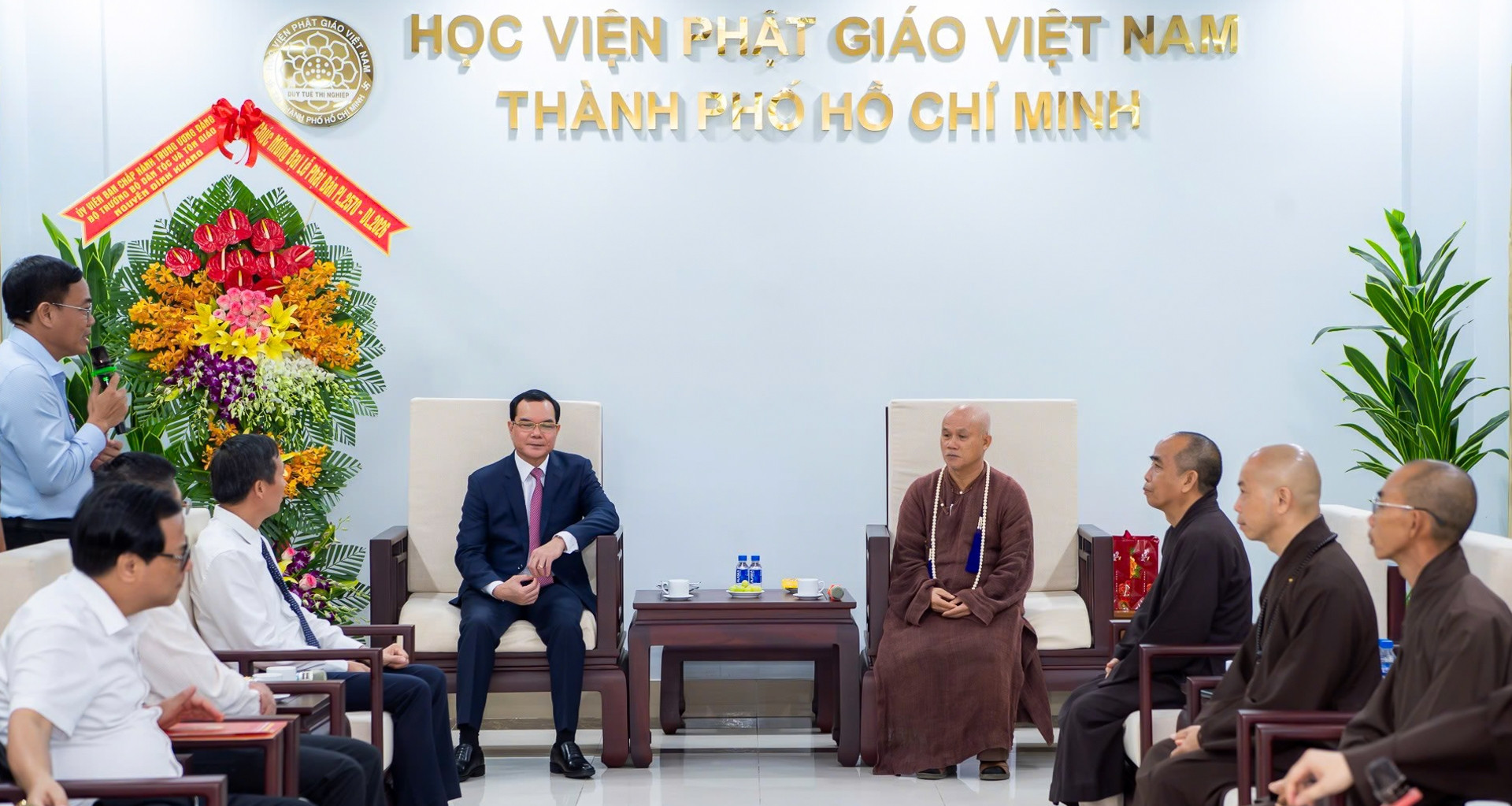Minister Nguyen Dinh Khang calls on Buddhism to continue serving the nation