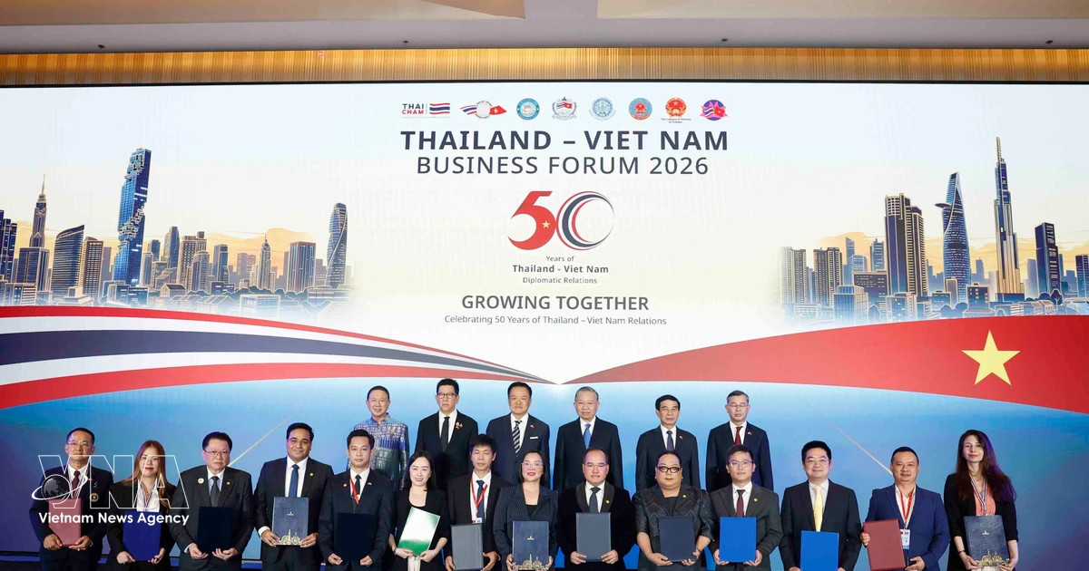 Top leader attends Vietnam-Thailand business forum in Bangkok