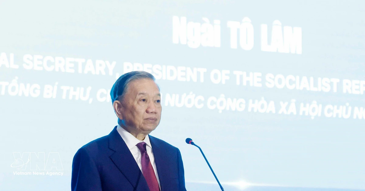 Technology set to become key pillar in Vietnam-Singapore cooperation: Top leader