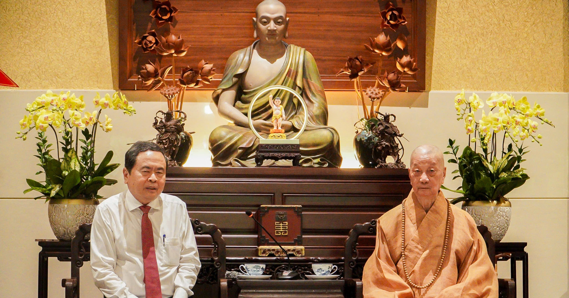 Top leaders extend Vesak greetings to Vietnam Buddhist Sangha in HCM City