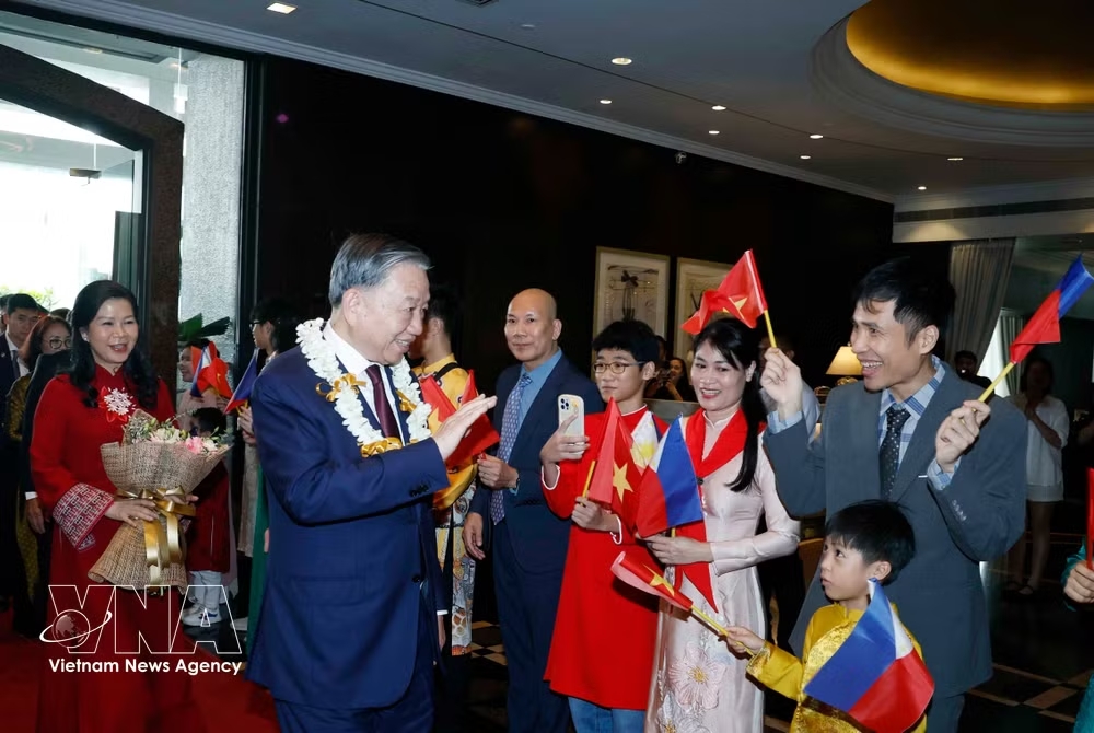 vnanet-top-leader-arrives-in-manila-for-state-visit-to-philippines-2.jpg