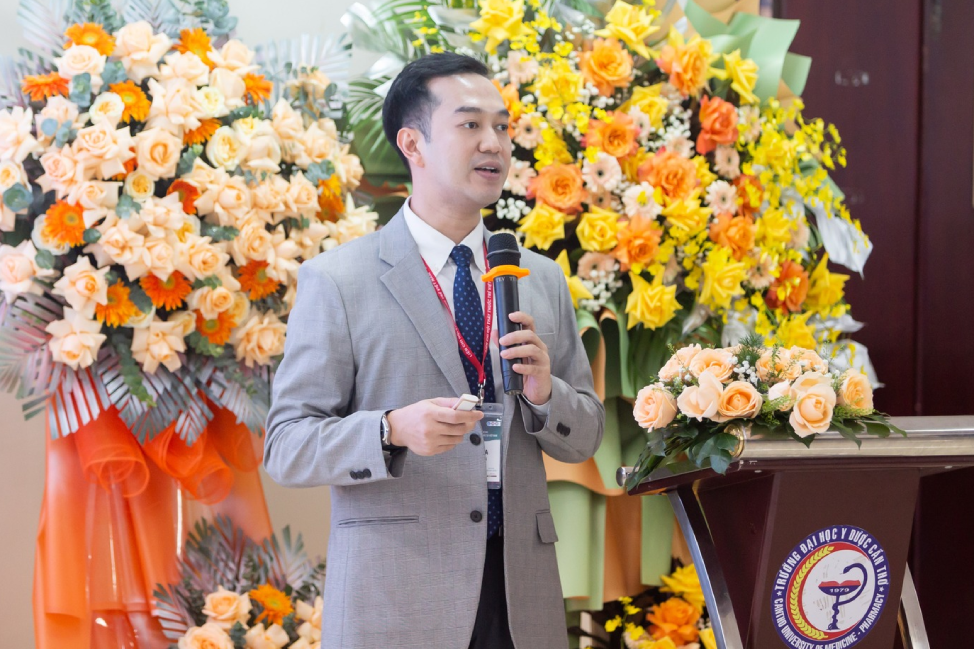 Young doctor rejects US, Korea jobs, builds medical specialty niche in Vietnam