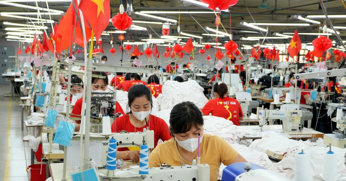 Moody’s lifts Vietnam’s outlook to 