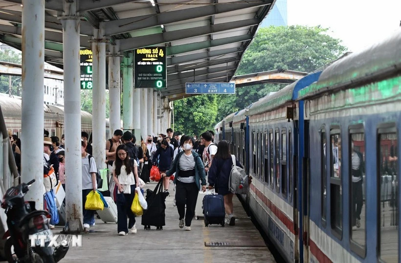 Railways transport 400,000 passengers during April 30-May 1 holidays