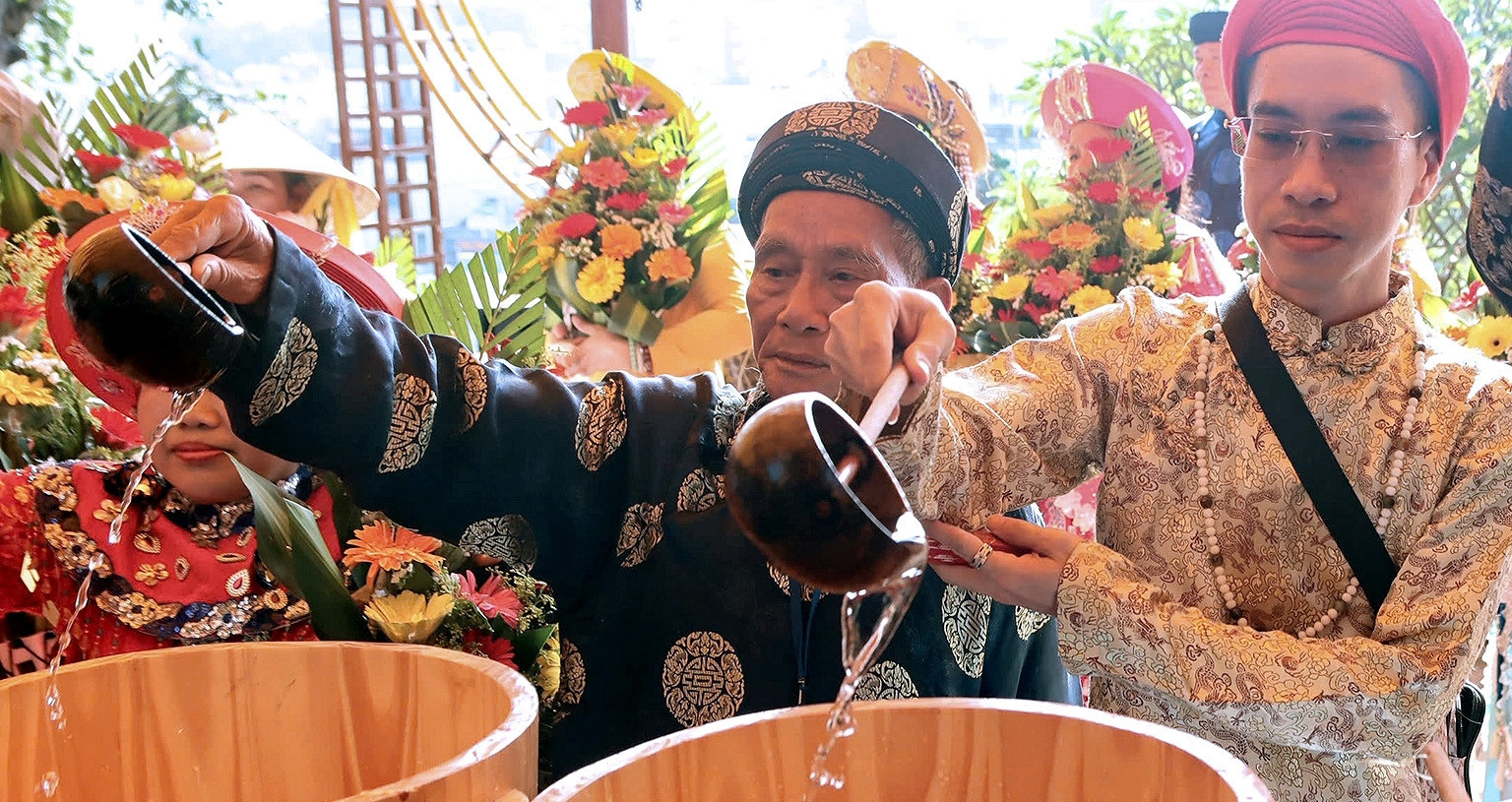 Sacred water procession opens Ponagar festival in Khanh Hoa