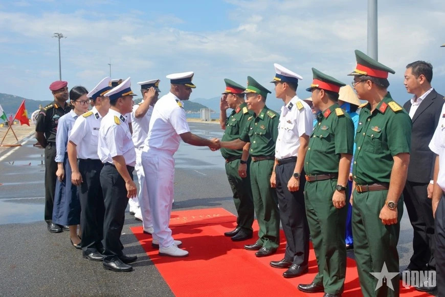 Indian Navy ship visits Khanh Hoa