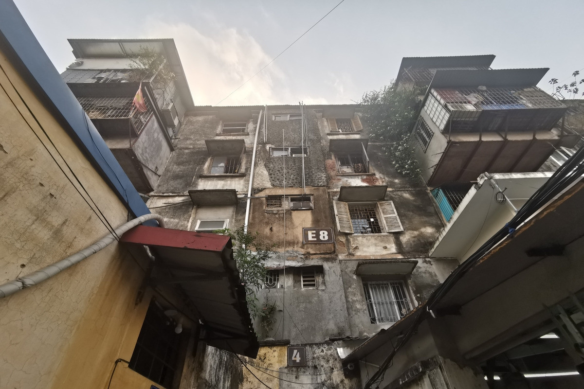 Hanoi old apartment prices plunge; no buyers despite cuts