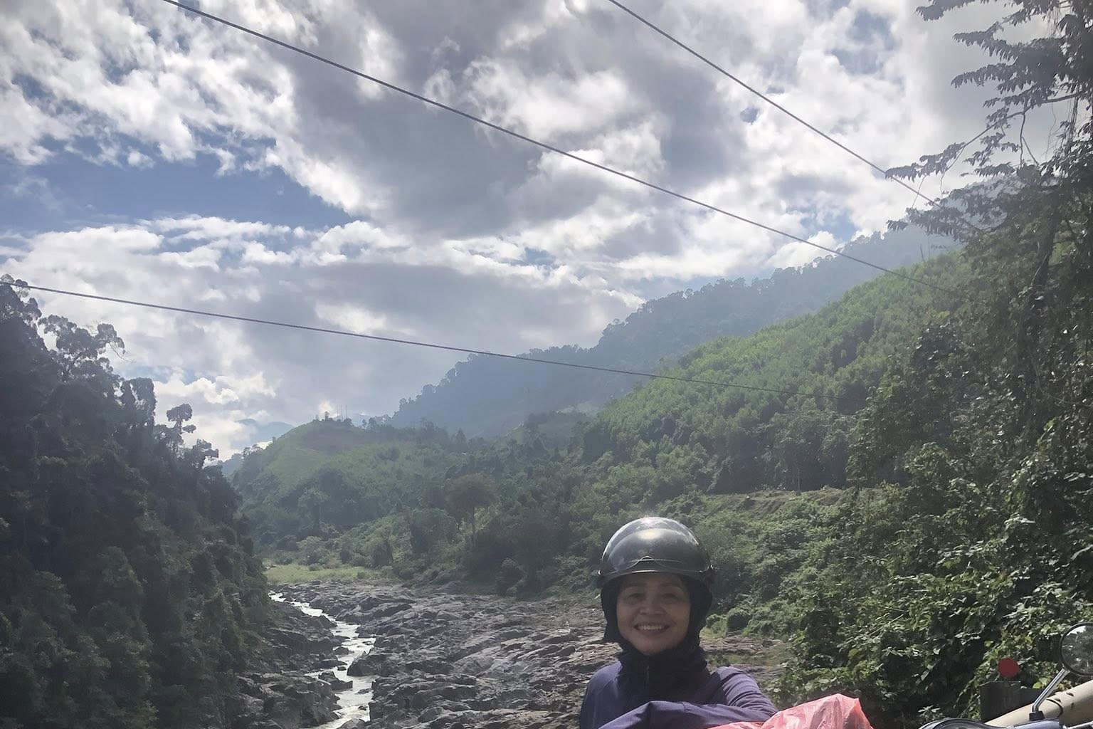 70-year-old husband drives wife across Vietnam, keeping a youthful promise