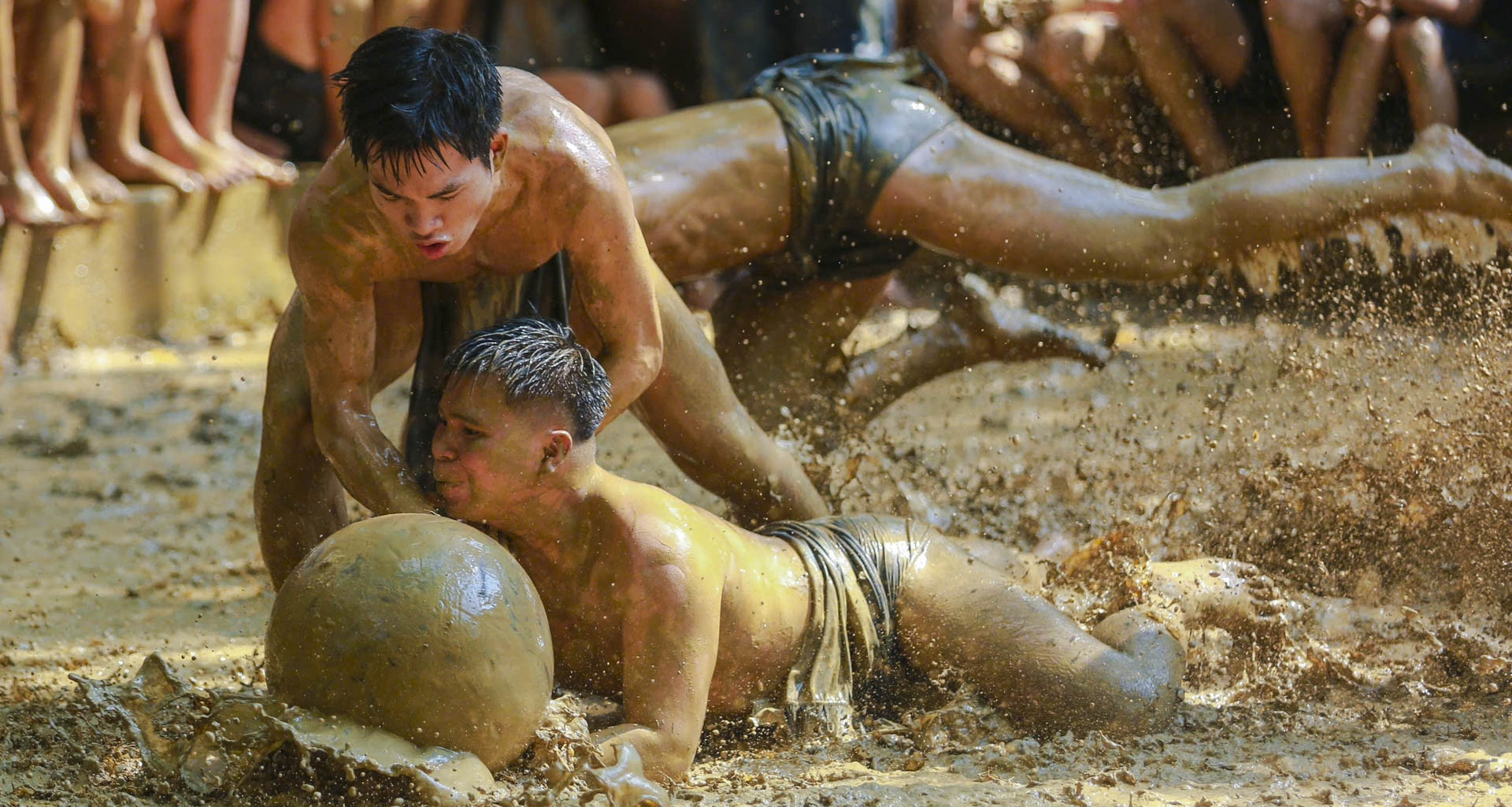 Bac Ninh celebrates centuries-old mud-field ball contest