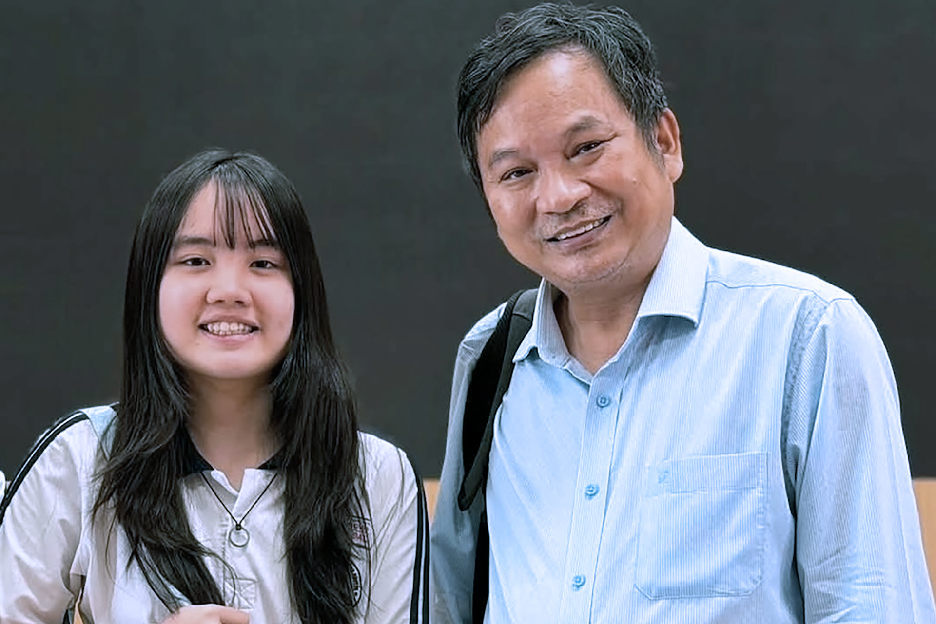 nu thu khoa lop 10 truong chuyen dau tien dat 2 diem 10 nhan qua dac biet tu tien si noi tieng 911.jpg