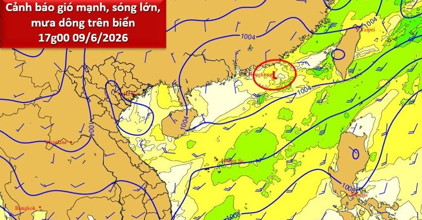 Low-pressure area stirs rough seas across the East Sea