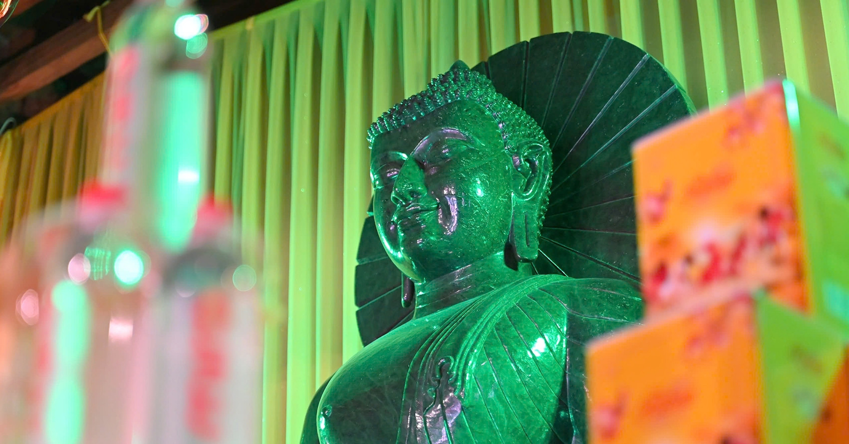 Vietnam's largest monolithic jade Buddha draws visitors to Quynh Lam