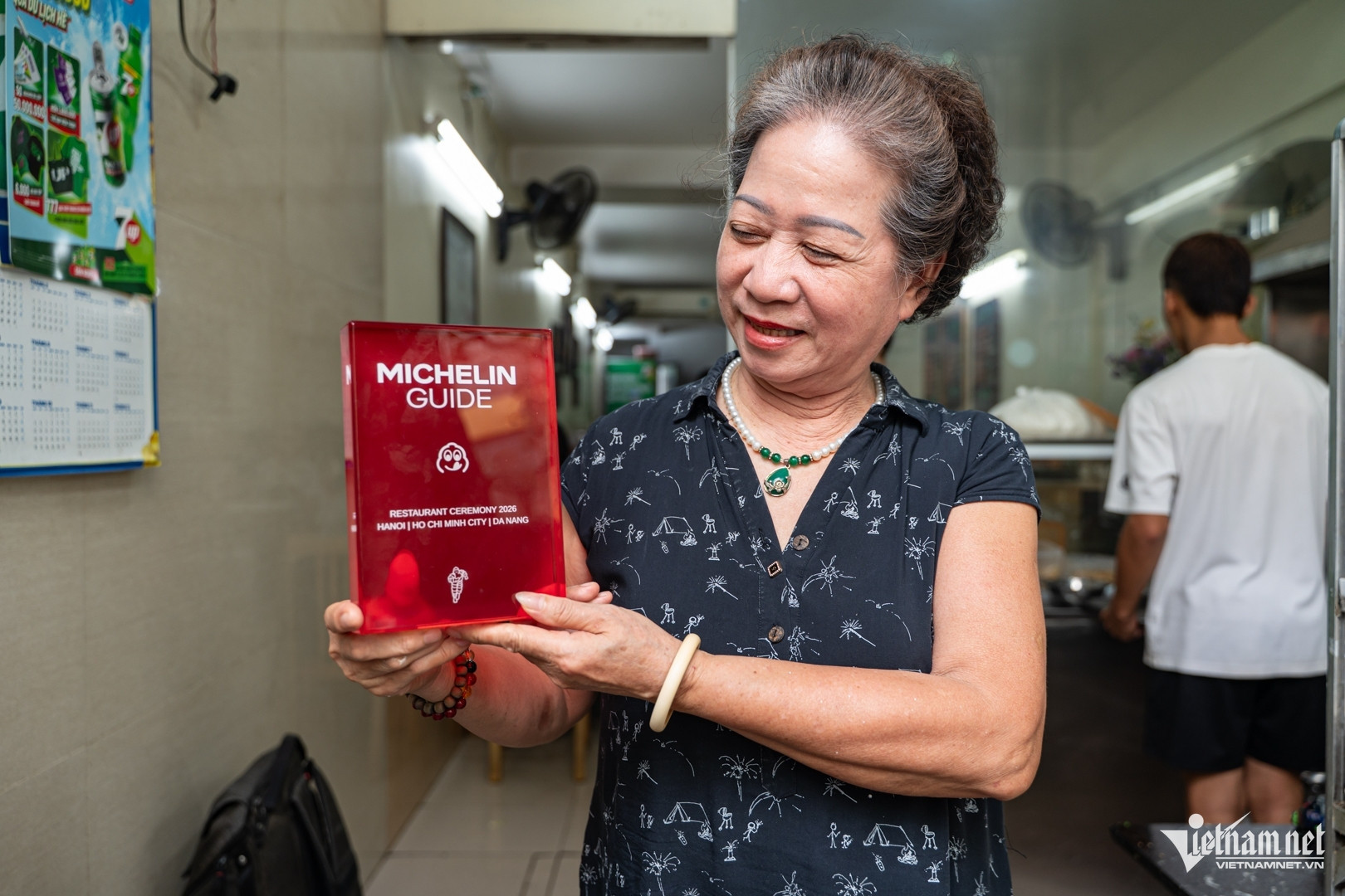 53-year-old banh cuon shop attracts foreigners, praised by Michelin