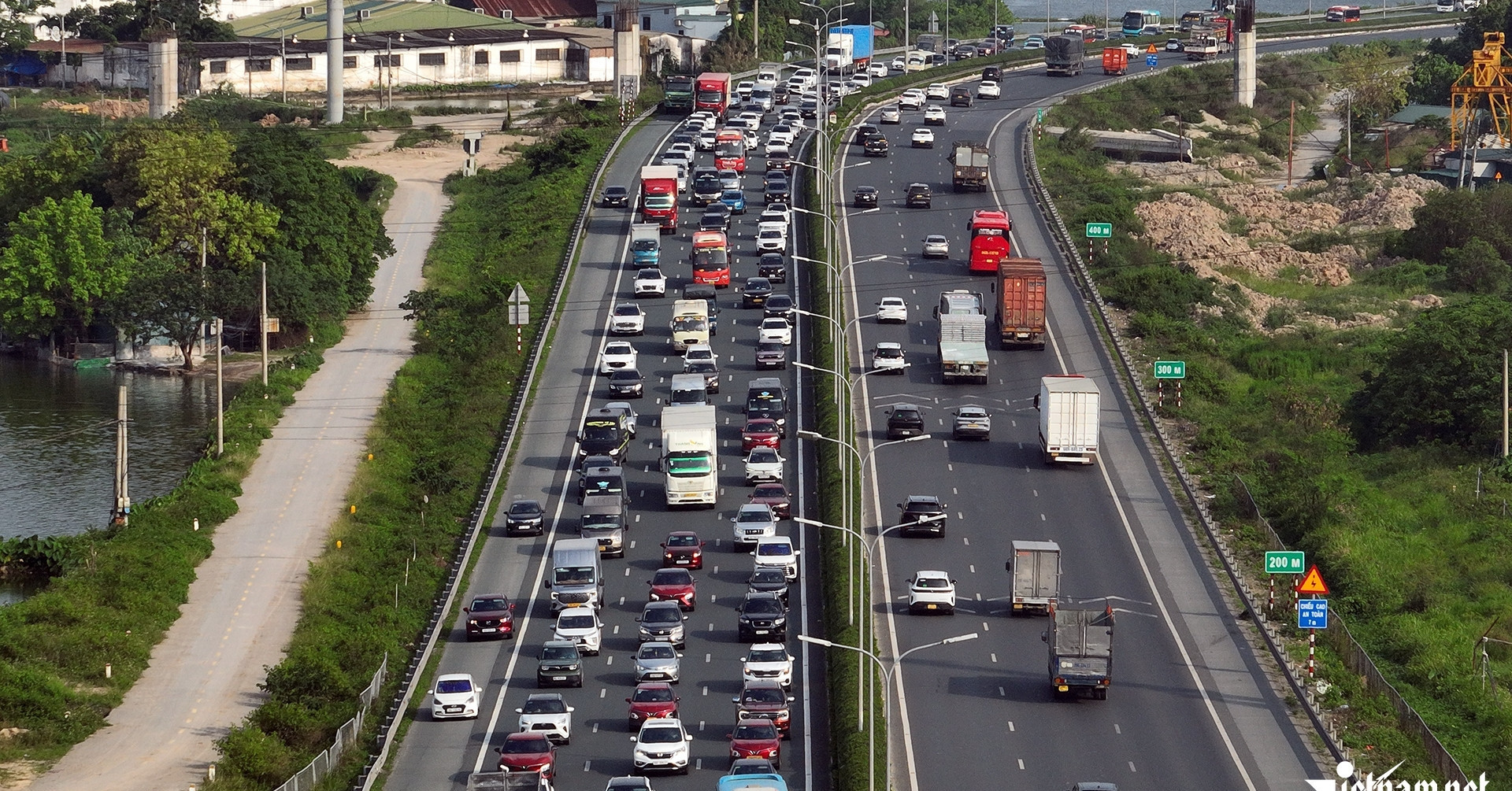 Hanoi considers congestion charges and limits on private vehicles