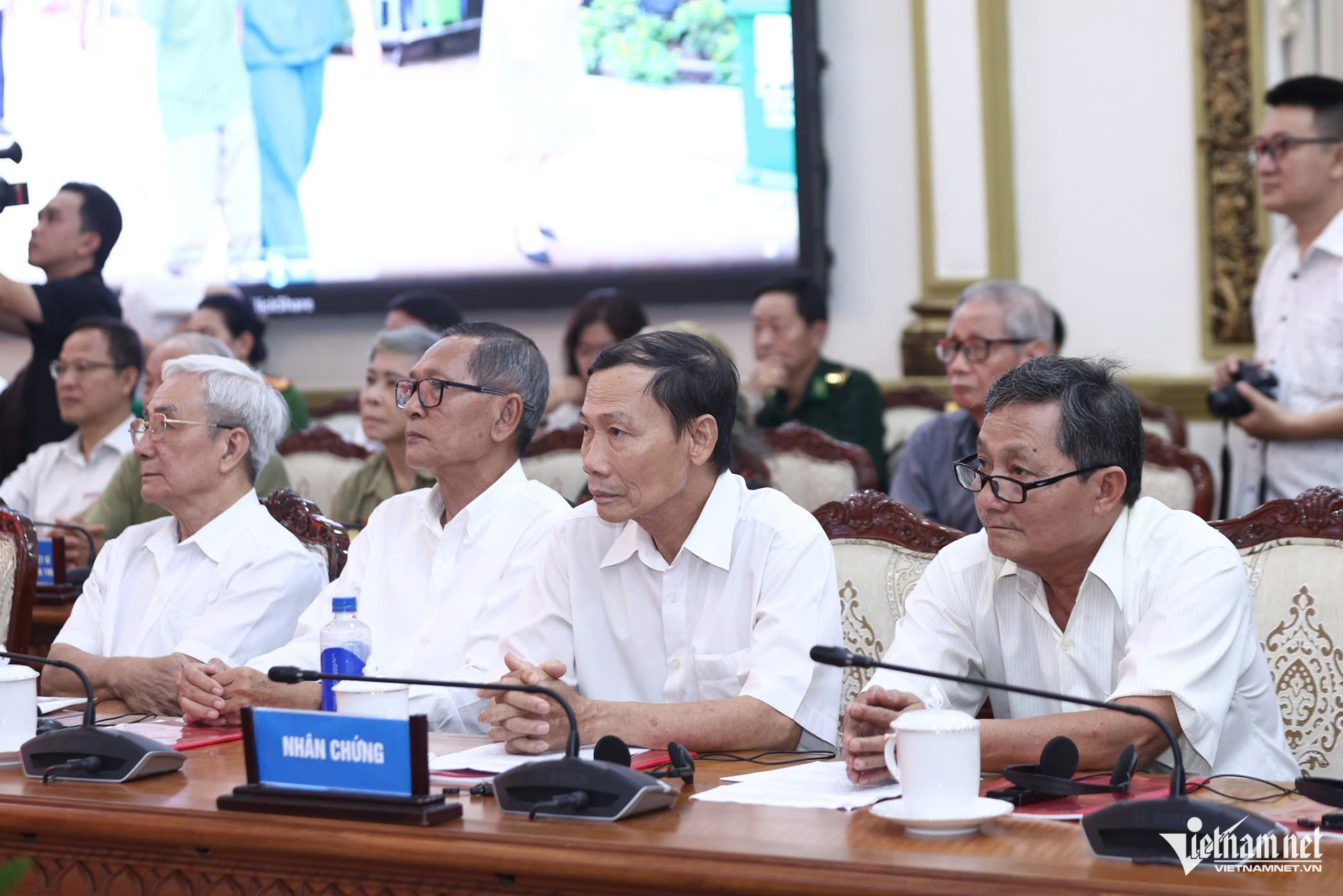 W-nhân chứng quy tập hài cốt liệt sĩ.png