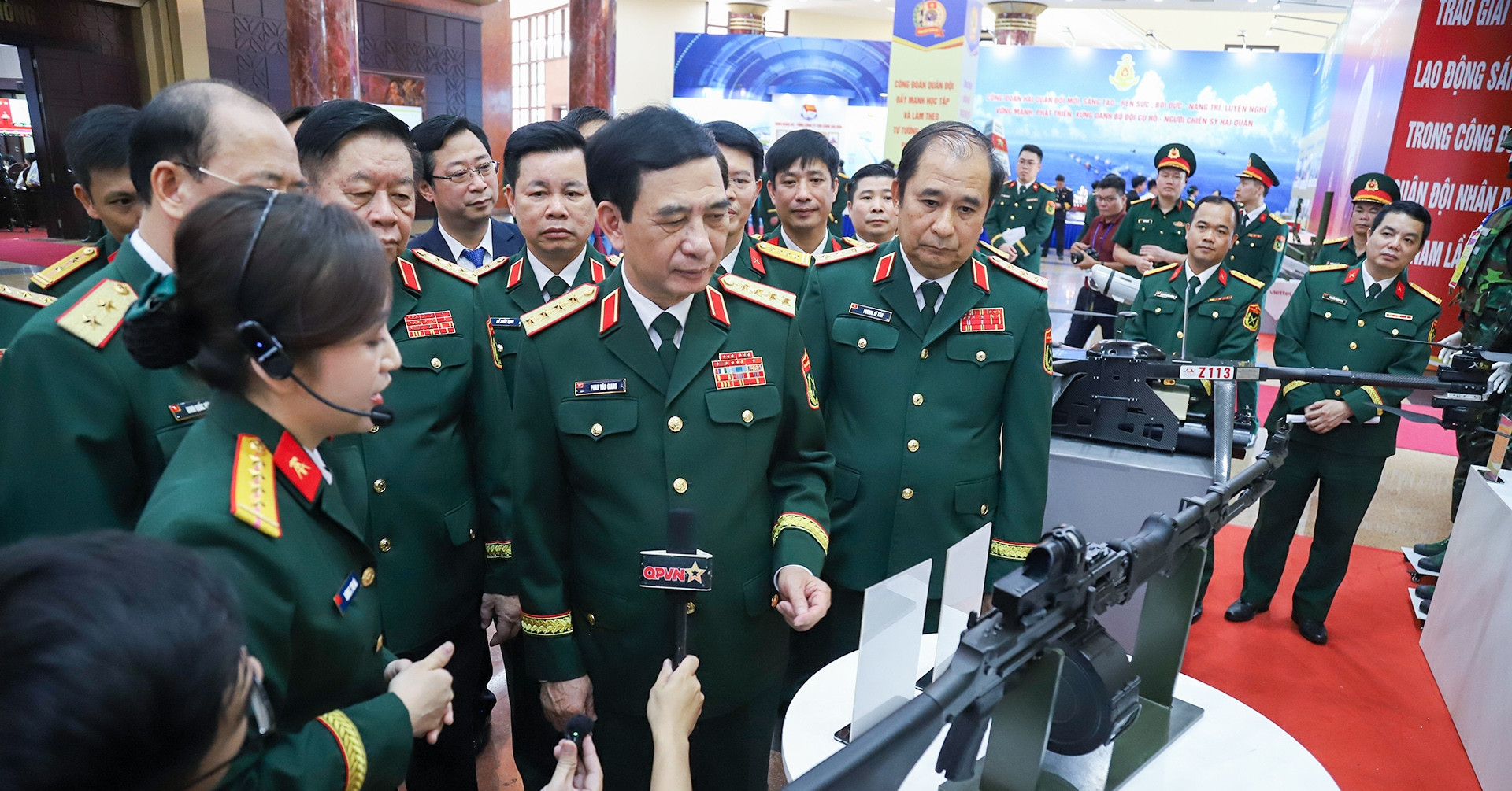 Defence minister calls for stronger policies to attract high-tech experts