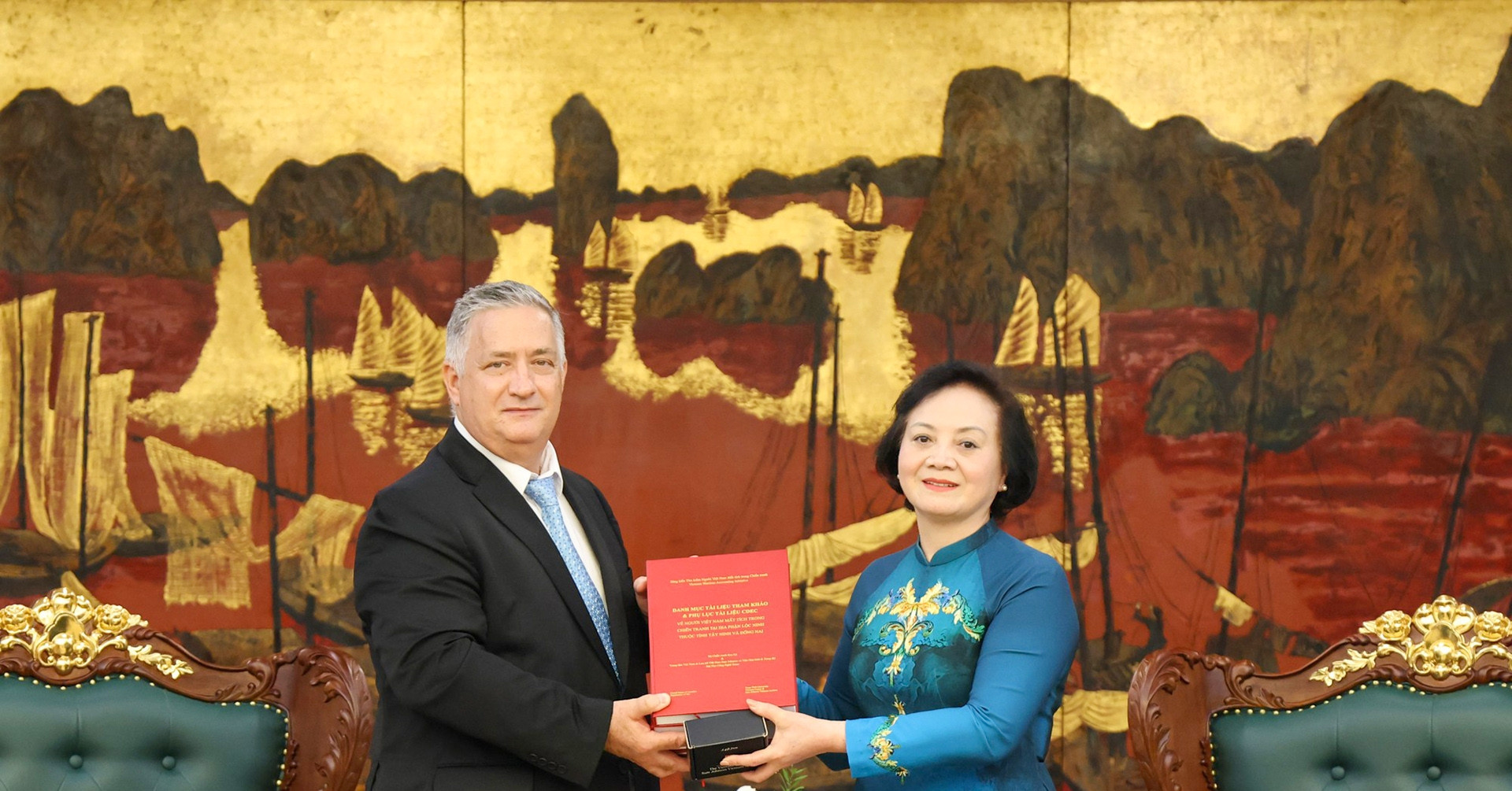 Deputy PM receives US archives to support search for missing war martyrs