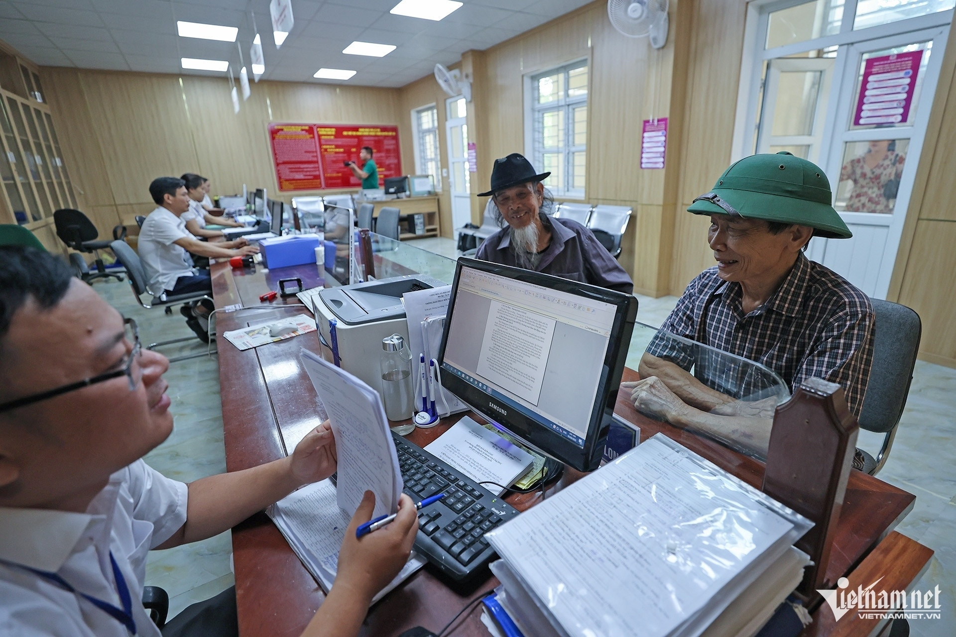 Vietnamese localities restructure grassroots units to meet new population scale
