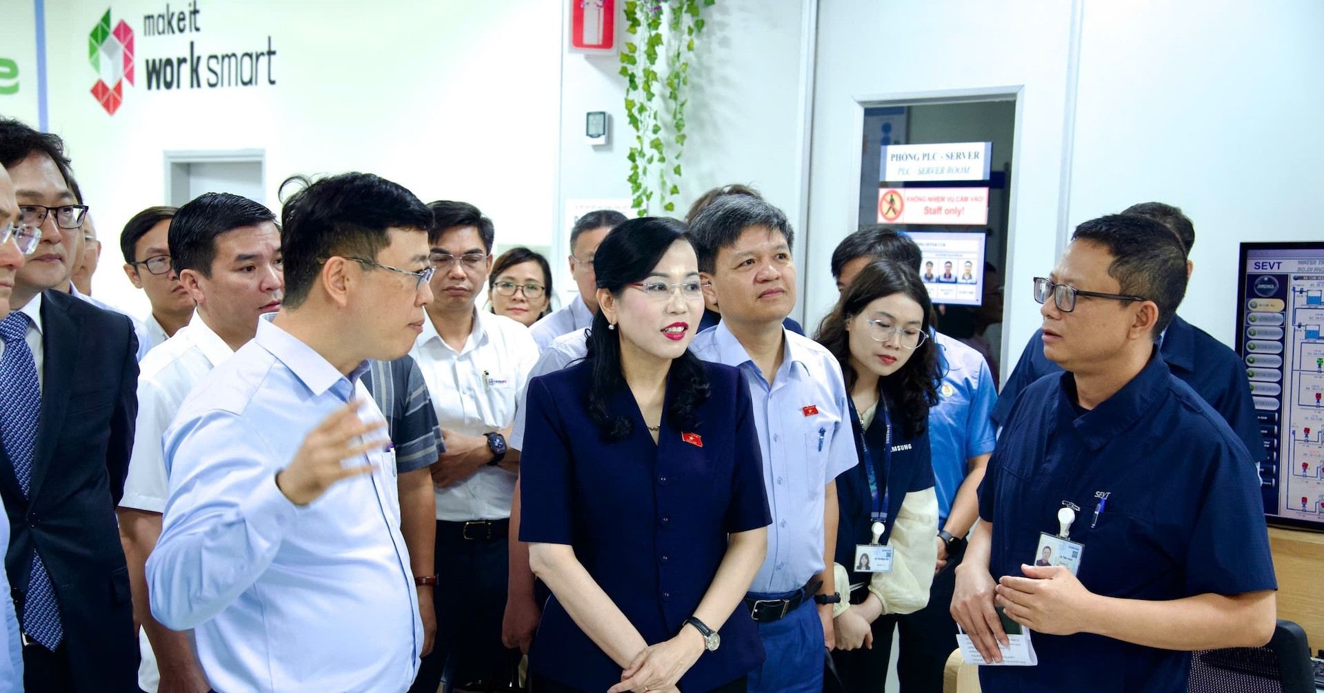 Vietnam eyes more open power market to attract high-tech investment