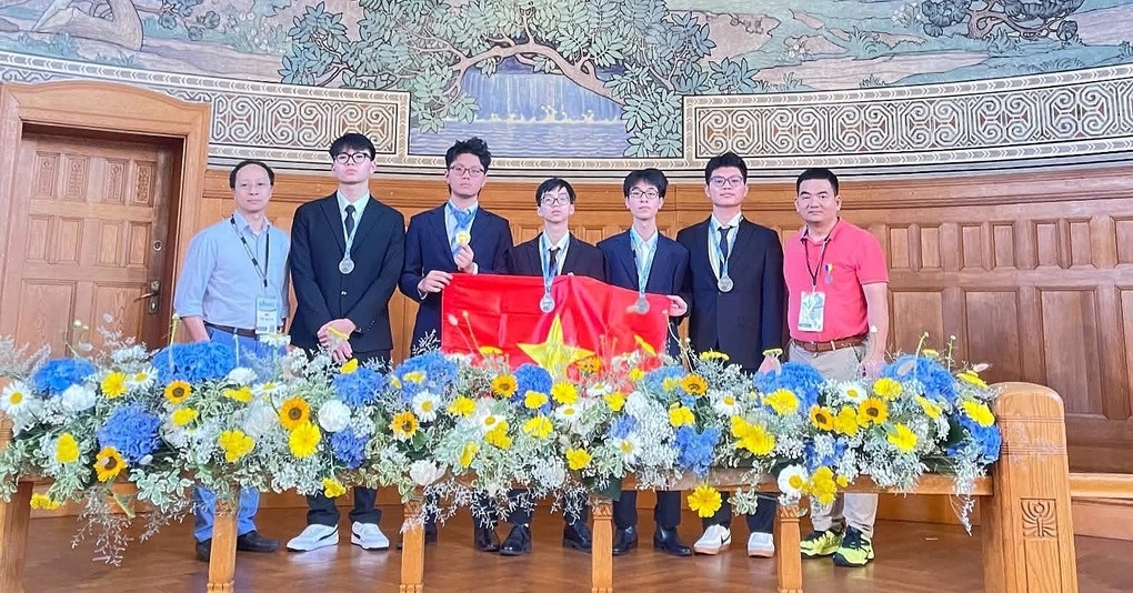 Vietnam wins gold and four silvers at European Physics Olympiad 2026
