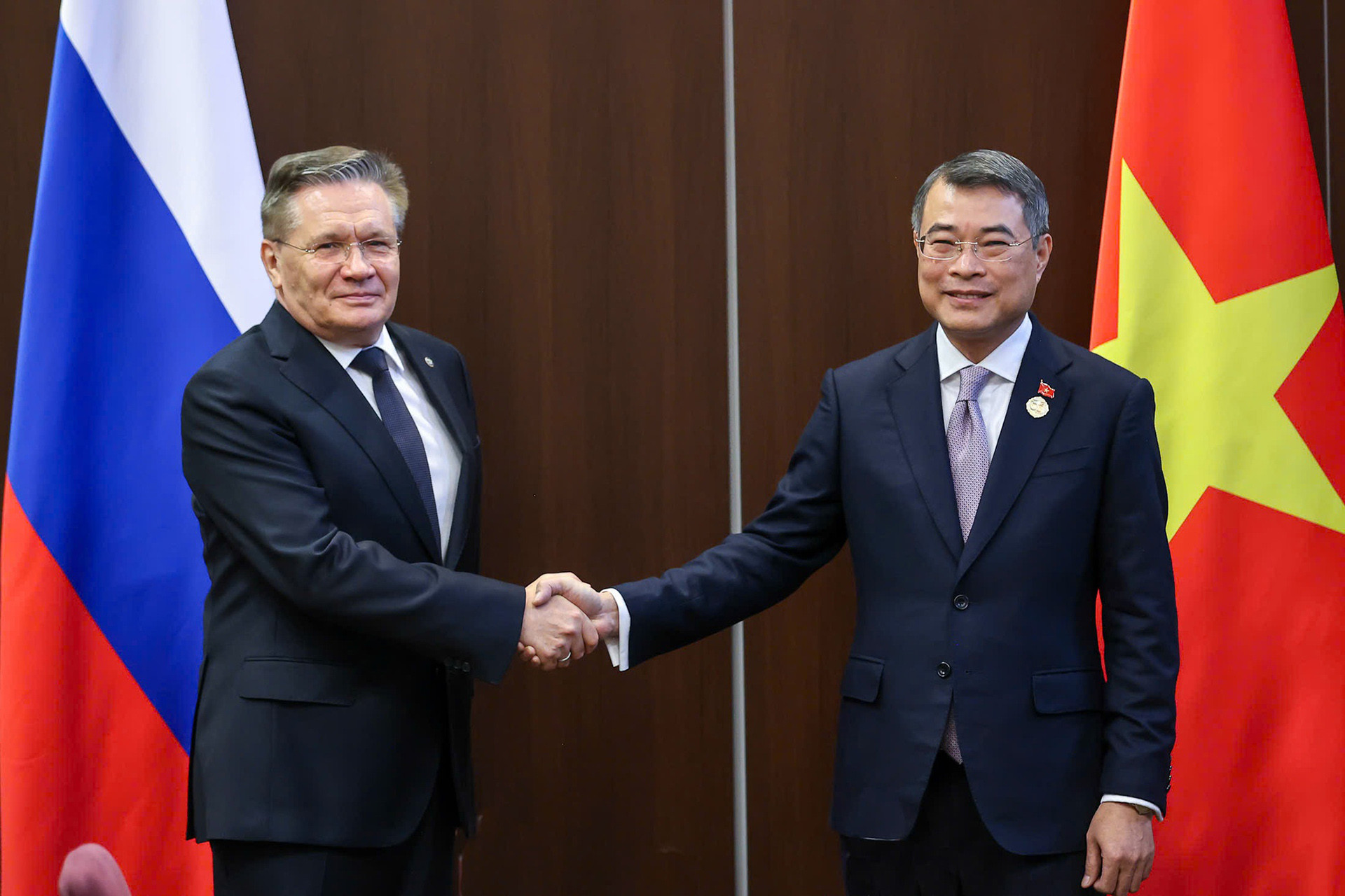 PM encourages stronger investment by Russian energy companies