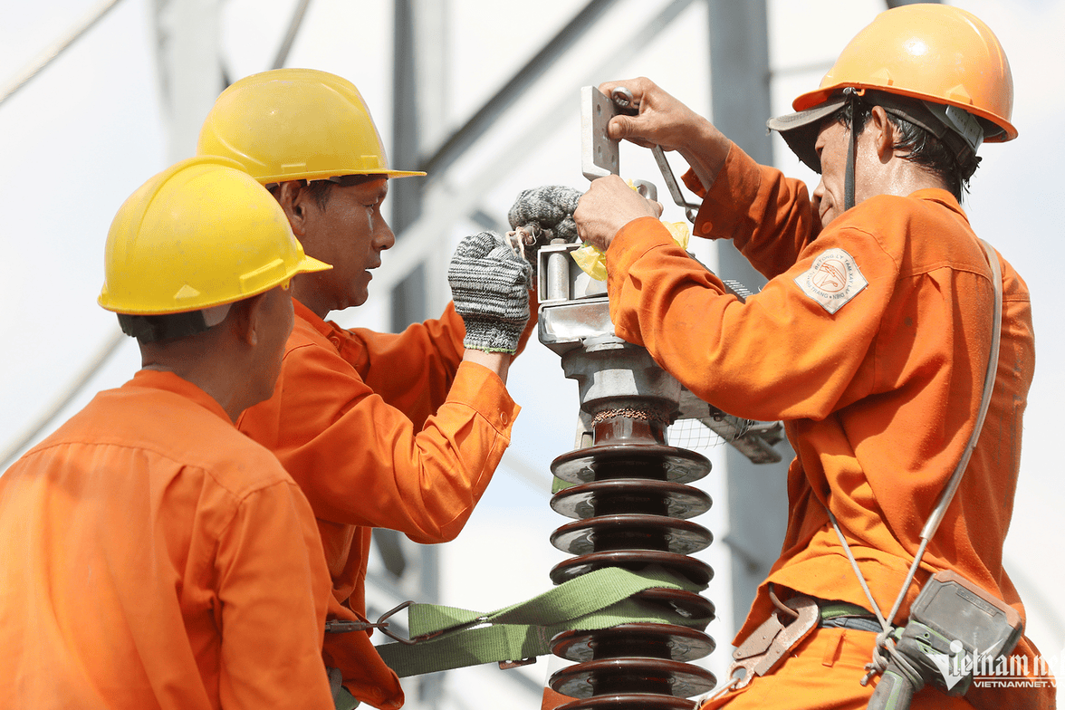 EVN posts huge profits but still carries losses, electricity prices may not fall