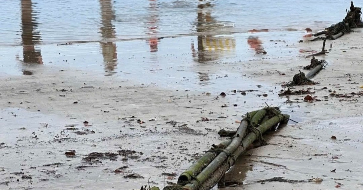 Authorities search for owner of mysterious pipeline found on Nha Trang beach