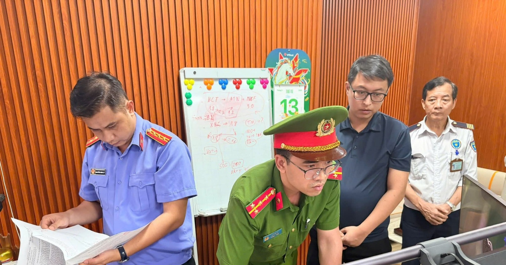Politburo calls for strict crackdown on software piracy and plagiarism