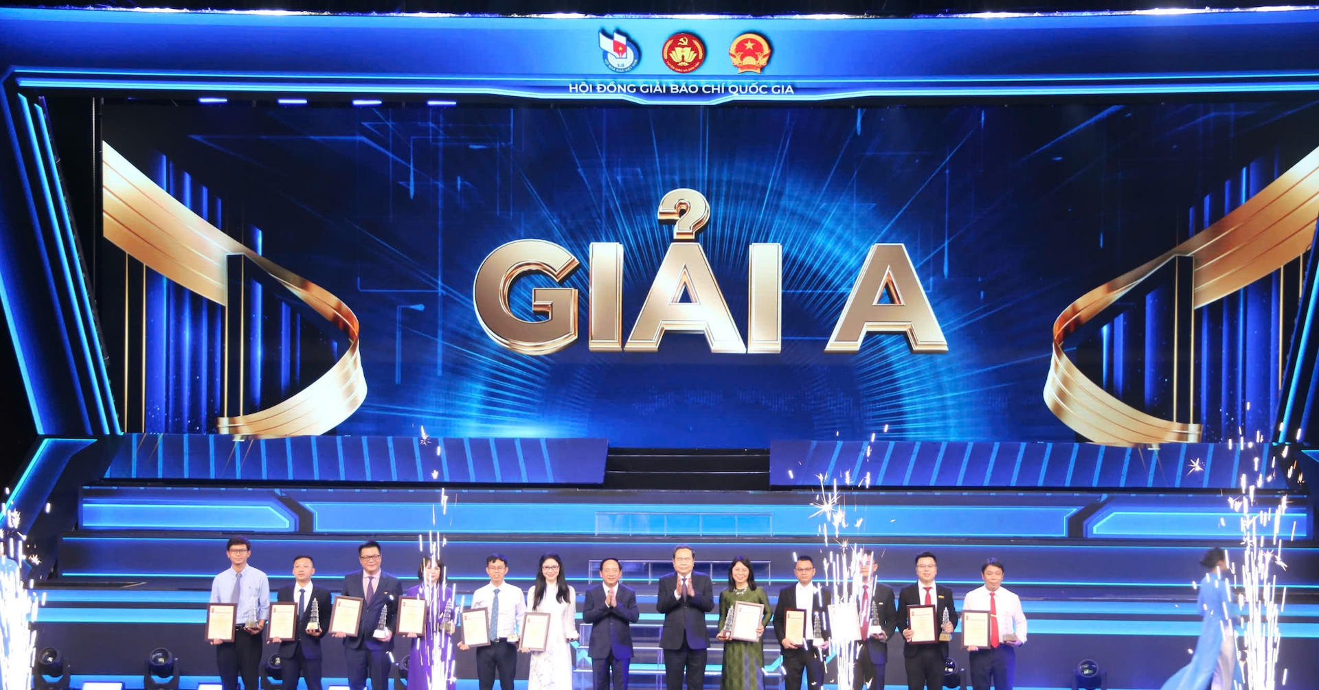 Vietnam's top legislator urges media to counter misinformation