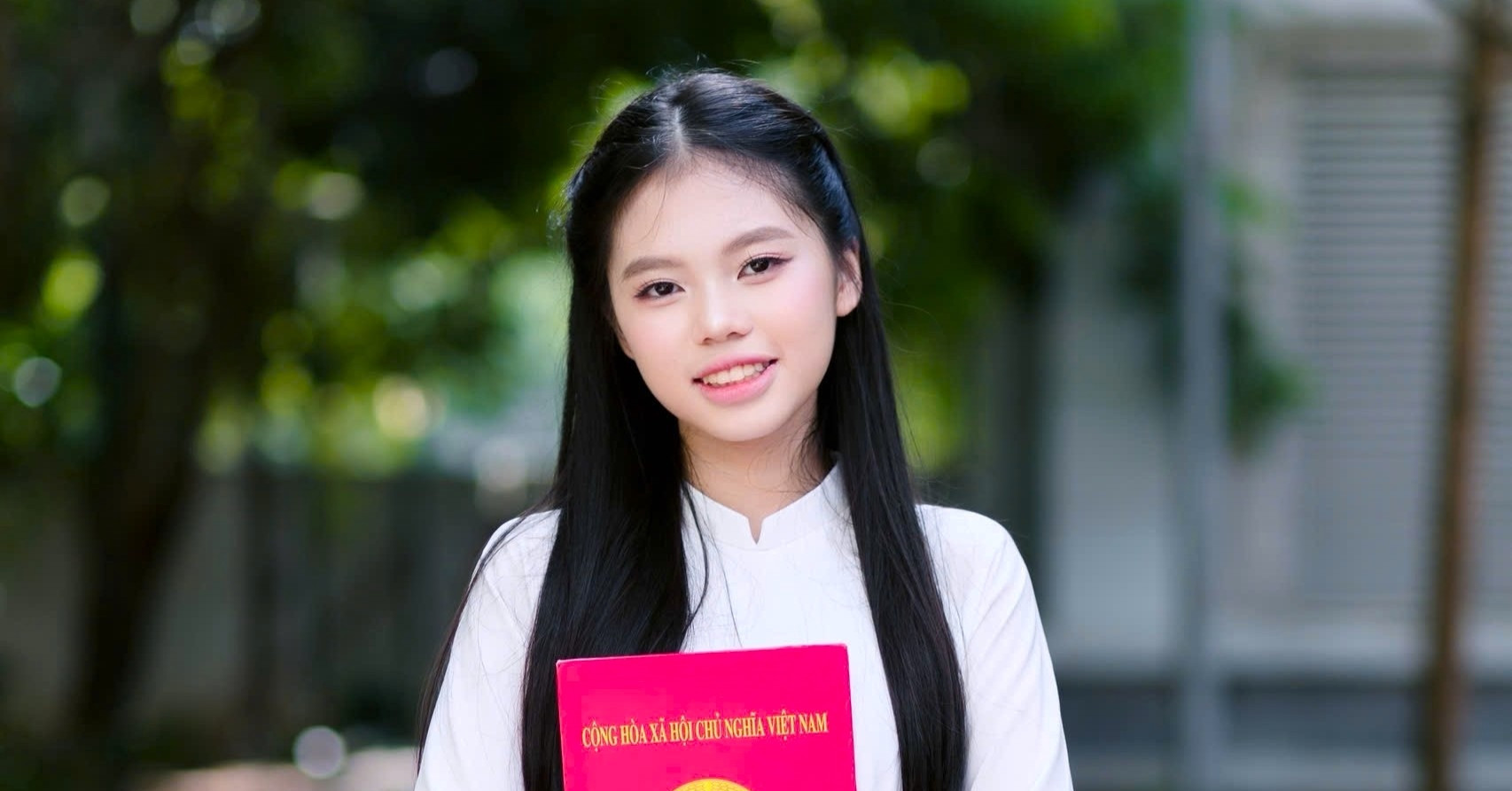 Hanoi’s highest-scoring grade 10 candidate credits perseverance for success