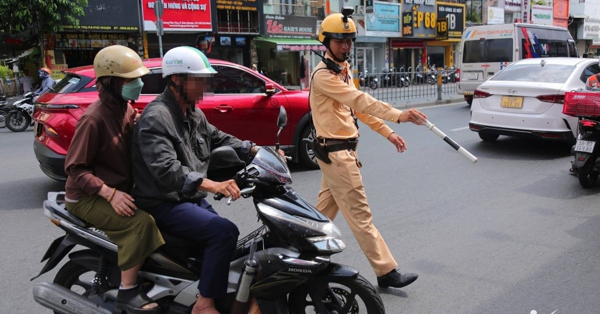 Nearly 40,000 drivers lose licence points or face suspensions in HCM City