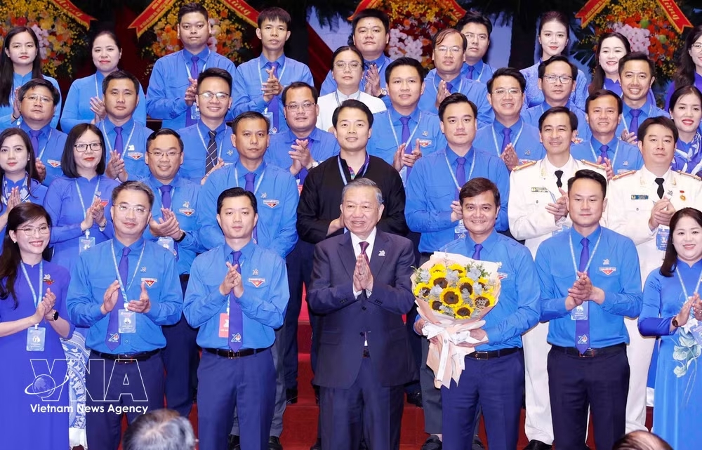 vnanet-potal-tong-bi-thu-chu-tich-nuoc-to-lam-tang-hoa-ban-chap-hanh-doan-tncs-ho-chi-minh-lan-thu-xiii-nhiem-ky-2026-2031-anh-thong-nhat-8847405.jpg