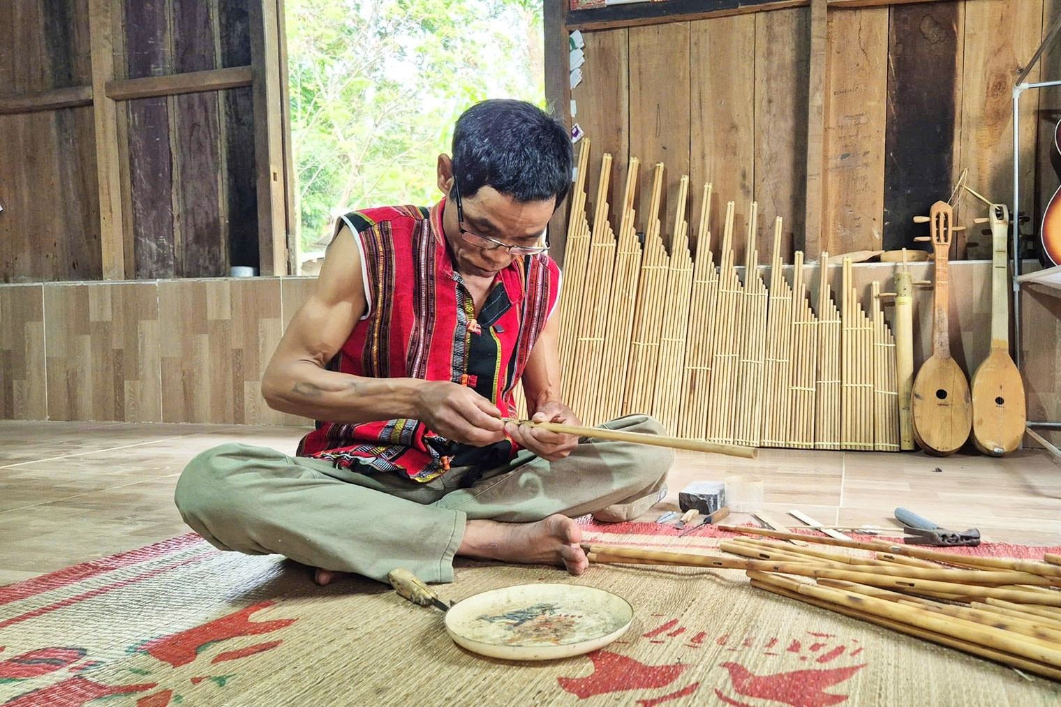 Lute artisan preserves Bru-Van Kieu musical heritage