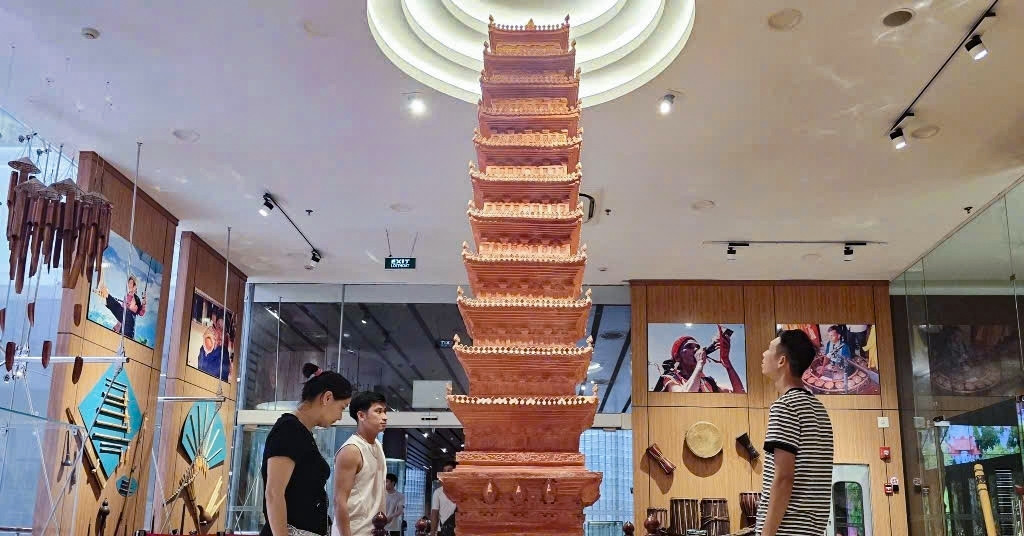 The mystery of 700-year-old pagodas in Van Don port